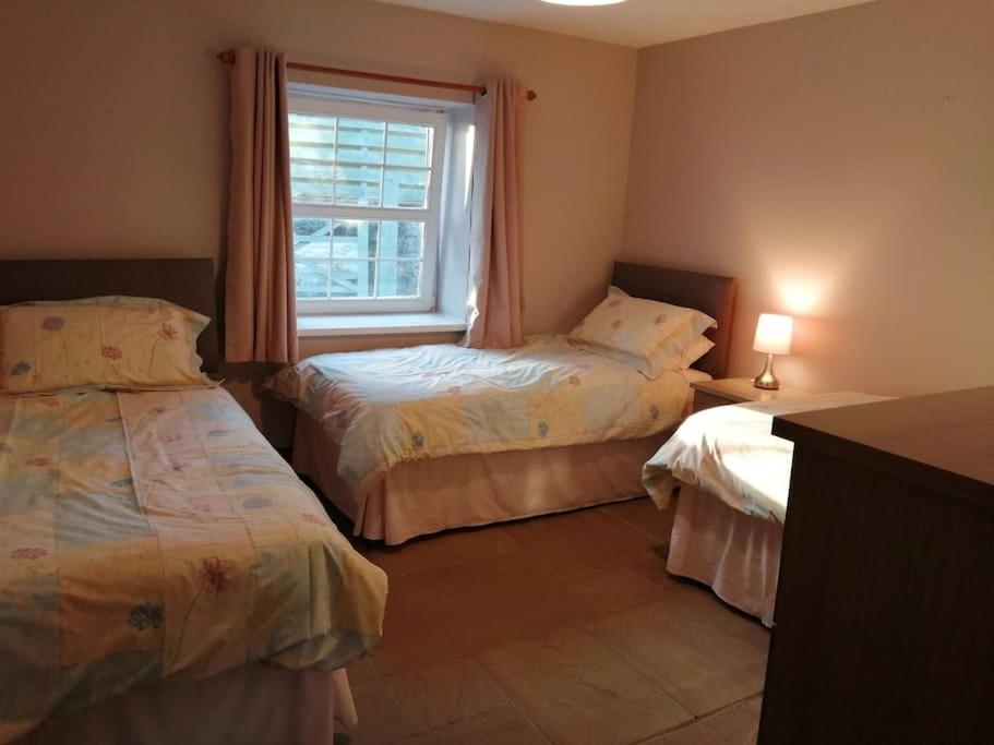 The Barn. Apartment Кармартън Екстериор снимка