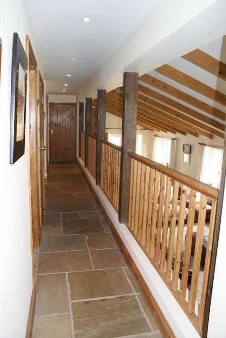 The Barn. Apartment Кармартън Екстериор снимка