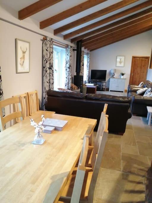 The Barn. Apartment Кармартън Екстериор снимка